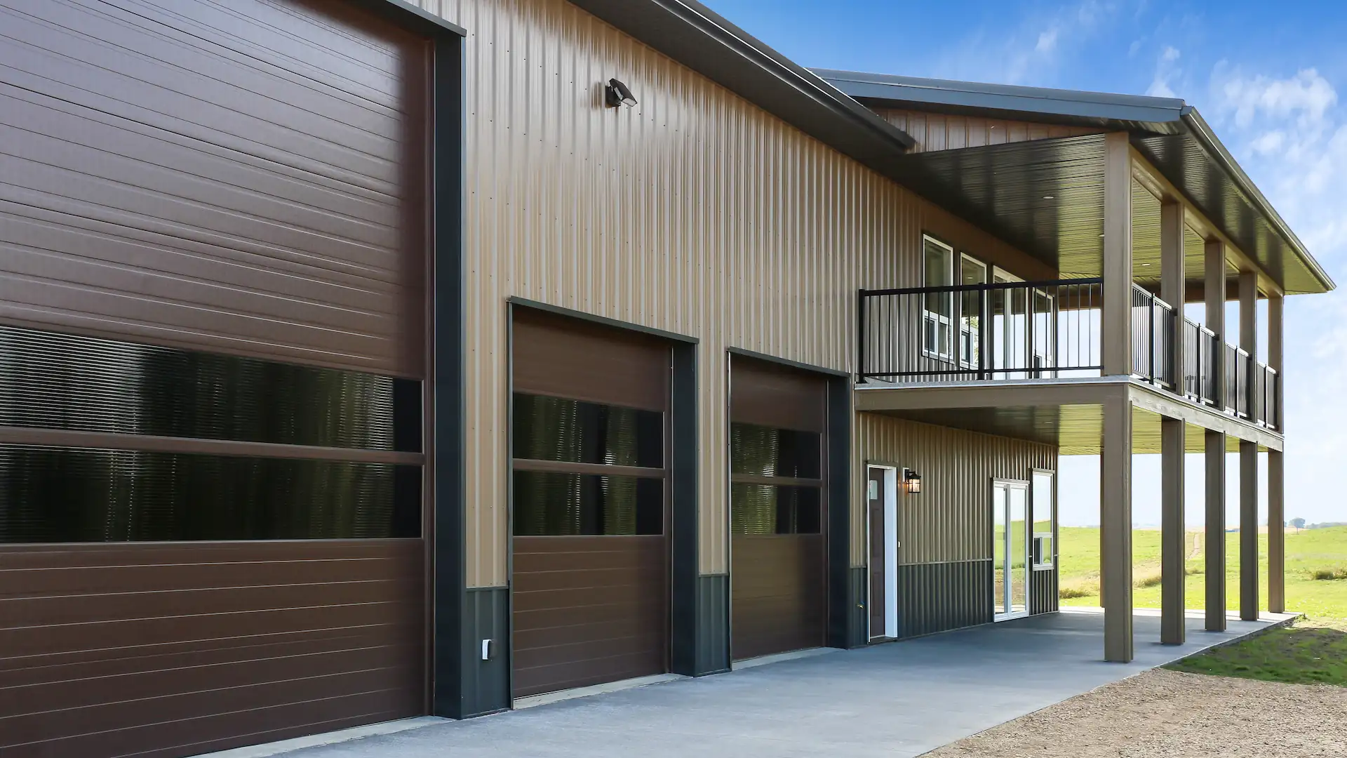 40' x 72' barndominium with attached 3 bay shop