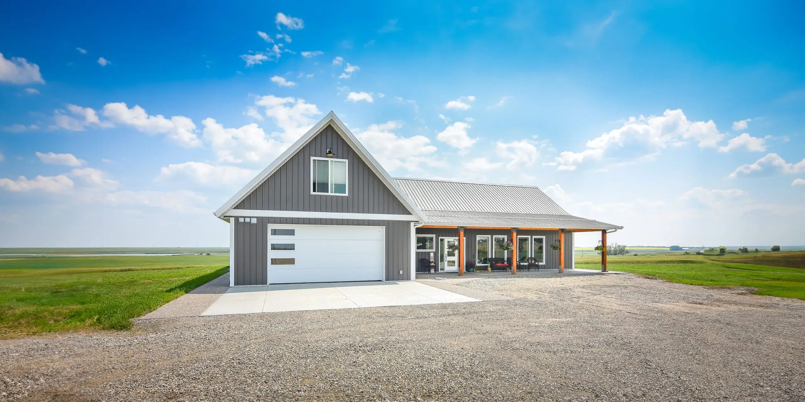 Post frame barndominium with 4 bedroom floorplan and loft over the attached garage