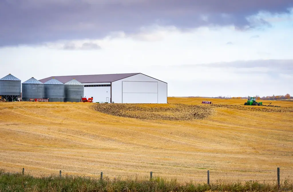 Farm property in Alberta with a 80' x 152' cold storage building